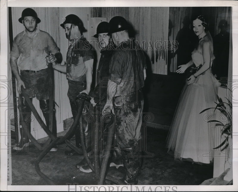 Load image into Gallery viewer, 1953 Press Photo Firemen at Hal Lewis dress shop, exterminating the fire
