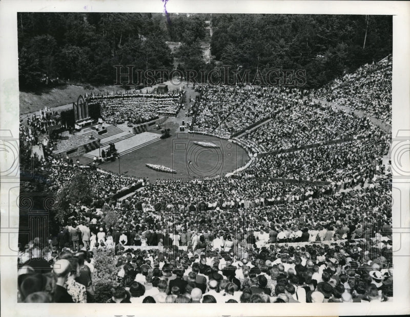 Load image into Gallery viewer, 1949 Press Photo Berlin Olympic Waldbruehne Ampitheatre
