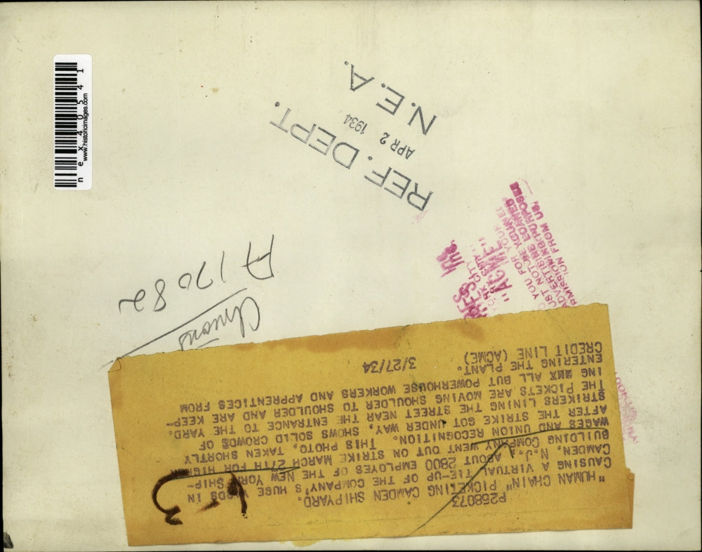 1934 Press Photo Employees of the New York Ship Building Company on strike