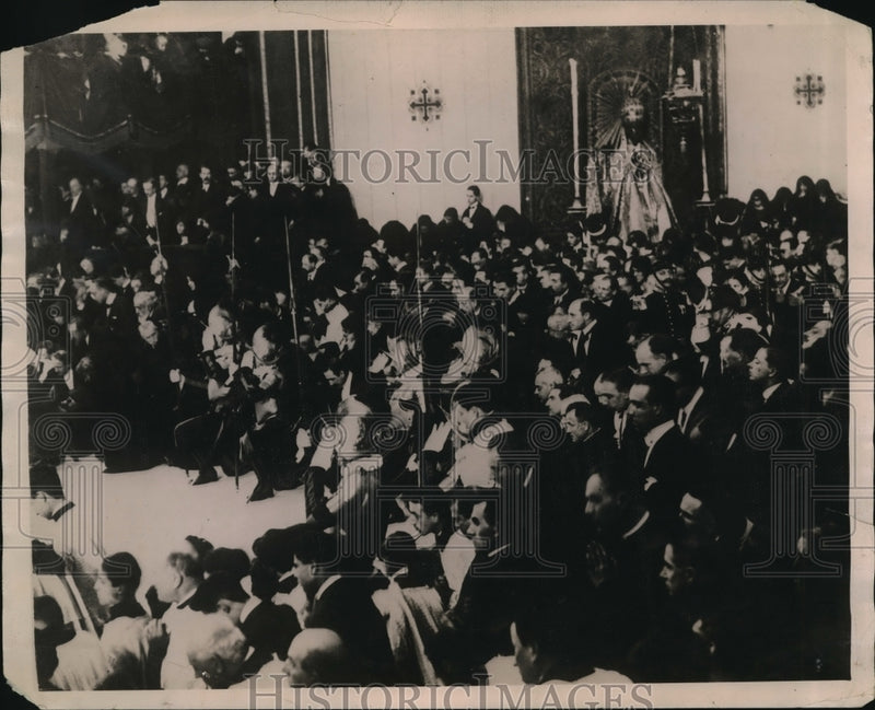 Load image into Gallery viewer, 1922 Press Photo Royal Swiss Guard Attending Pope Pius XII Coronation, Rome
