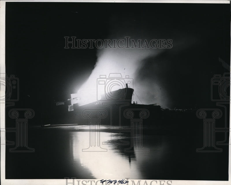 Load image into Gallery viewer, 1944 Press Photo Sausalito Volunteer Fire Department stunt advertise carnival
