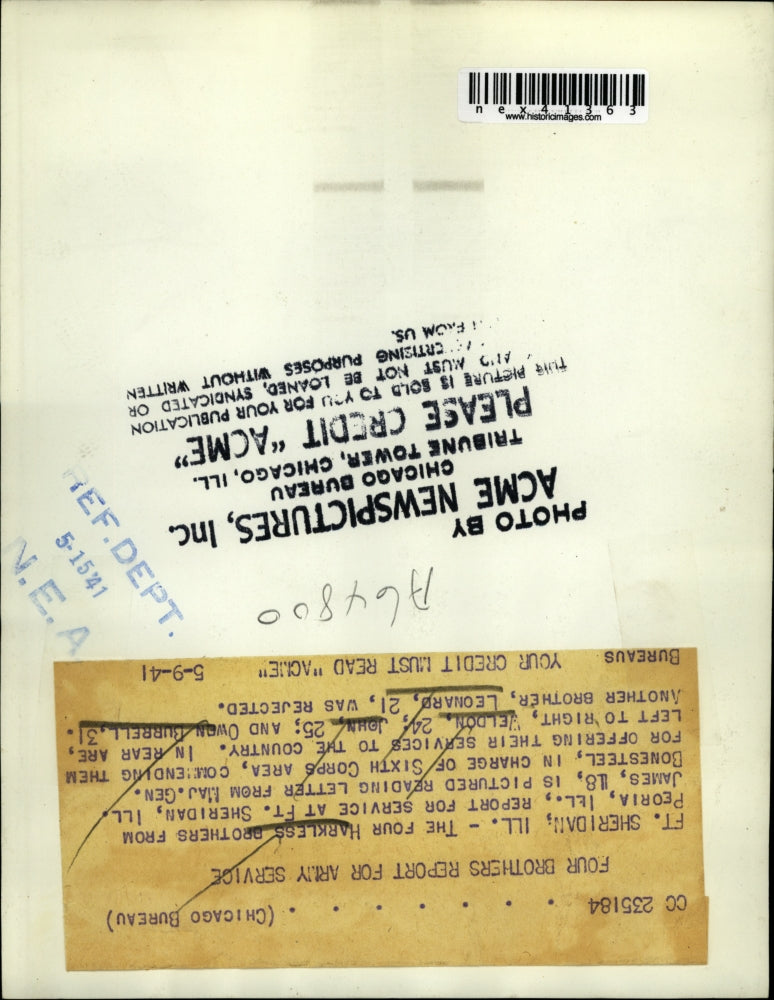 1941 Press Photo Harkless brothers report for service at Ft. Sheridan