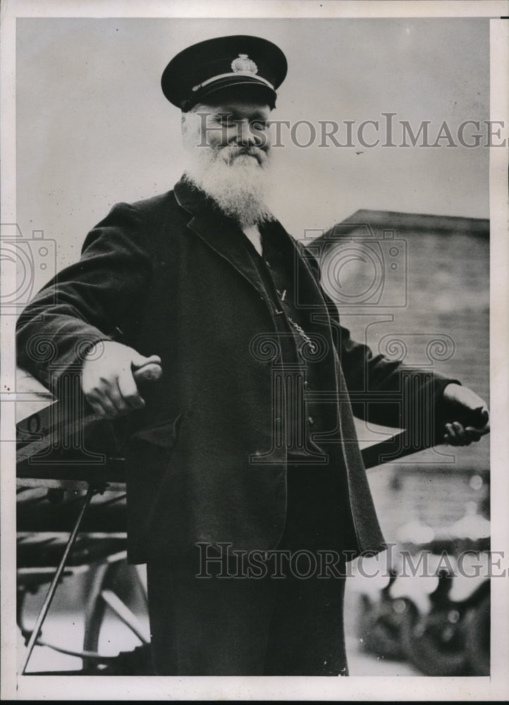 1936 Press Photo T.W. Hills, Last Bearded Postman, London, England