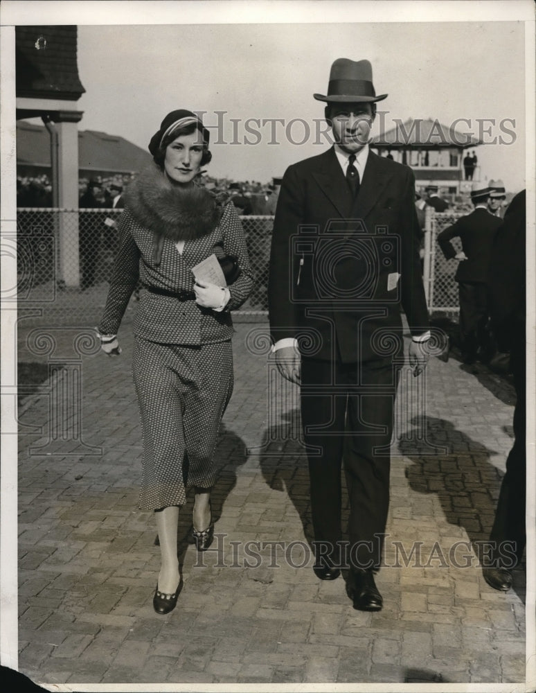 1931 Press Photo William Deering Howe & Wife at Jamaica Opening Day Races, NY