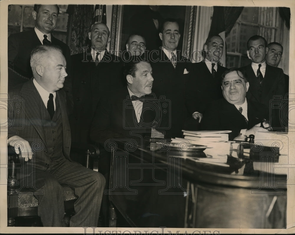 1940 Press Photo John McInerny Labor Relations G Whalen, NYC Mayor LaGuardia