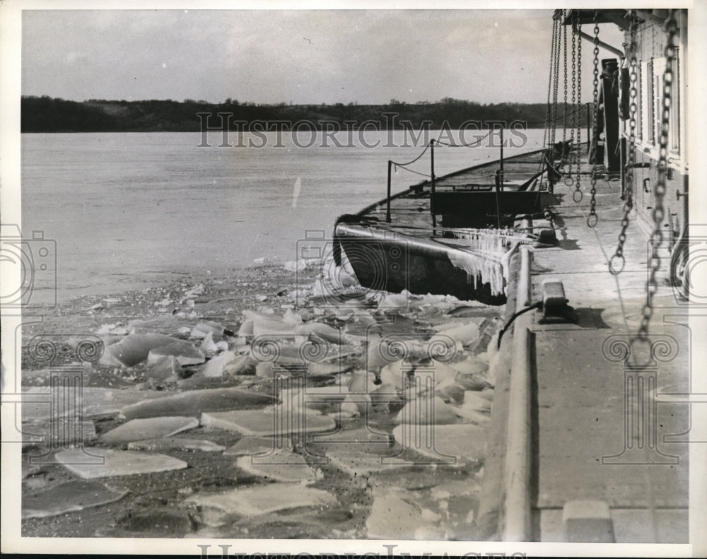 1943 Press Photo Coast Guard ice plow by US Engineer Towboat Del Commune