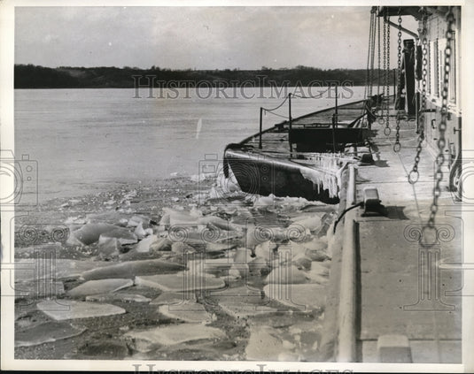 1943 Press Photo Coast Guard ice plow by US Engineer Towboat Del Commune