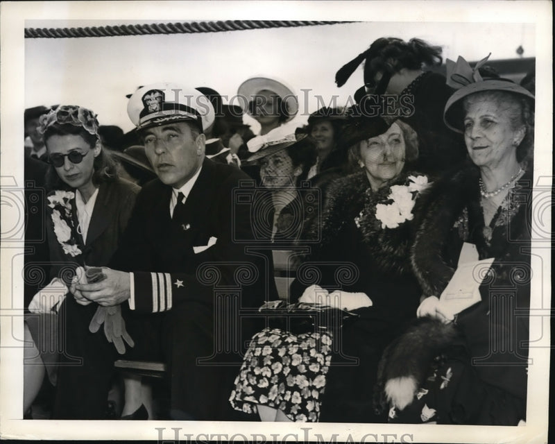 Load image into Gallery viewer, 1941 Press Photo NYC Mrs V Astor, Cmdr V Astor, Mrs A Andrews, Mrs Hoffman
