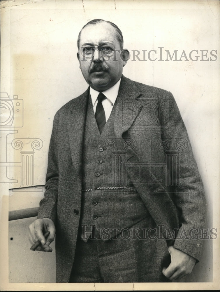 1935 Press Photo James T. Adams Prominent Economist Visits New York