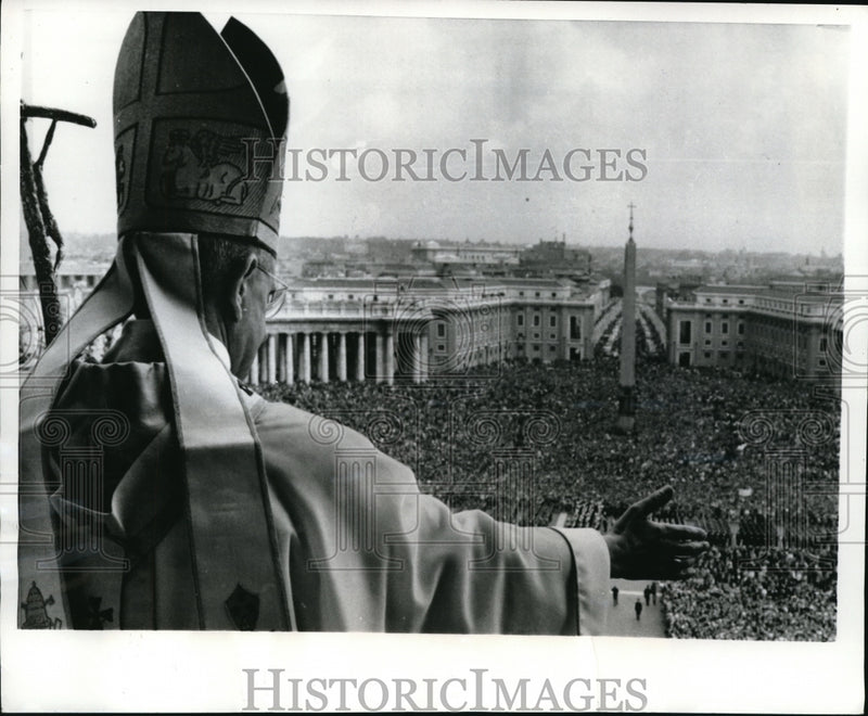 Load image into Gallery viewer, 1969 Press Photo Vatican City Rome Pope Paul VI gives Easter message
