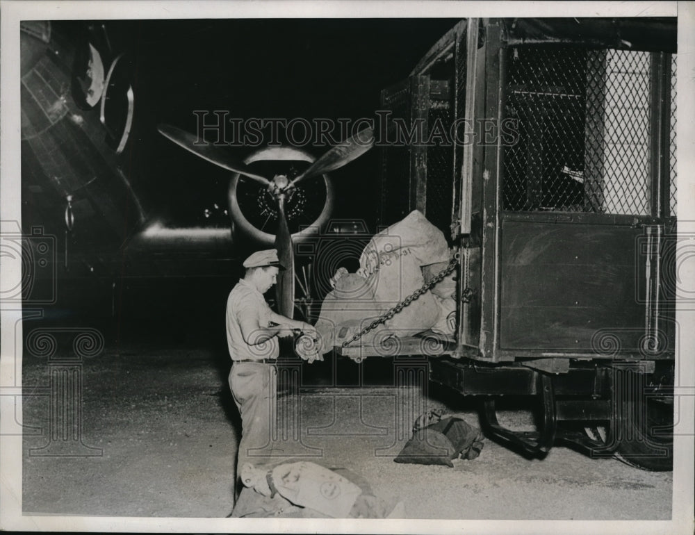 1937 Press Photo US Post Office works with Pan Am Airways to speed delivery
