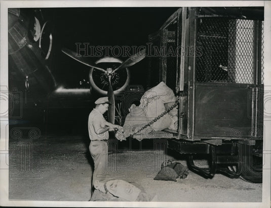 1937 Press Photo US Post Office works with Pan Am Airways to speed delivery