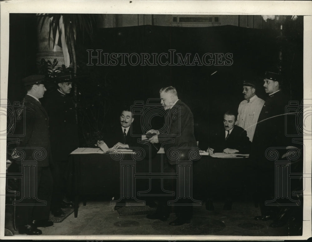 1926 Press Photo 'Help the Franc' fundraiser in Paris.