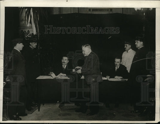 1926 Press Photo 'Help the Franc' fundraiser in Paris.