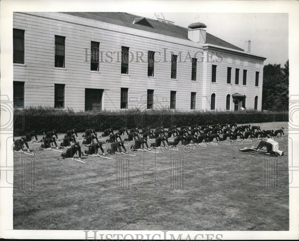 1941 Press Photo Over Weight Members of Nassau Police Force Working Out