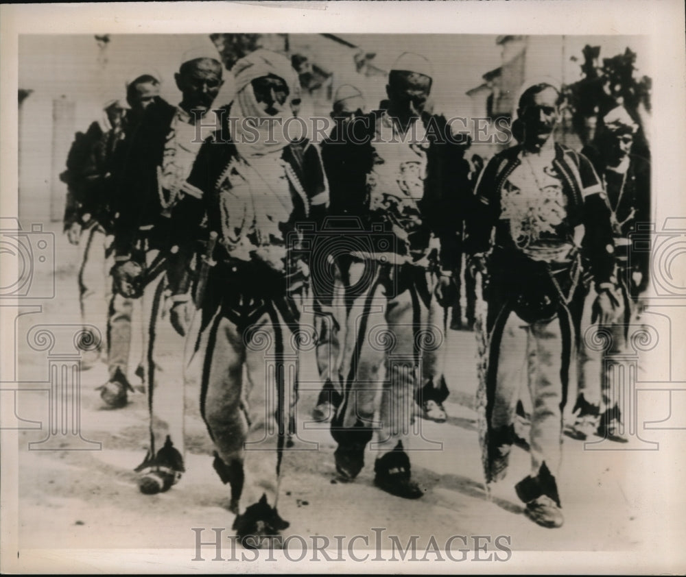 1935 Press Photo Mountaineers Expected to Harass Italian Troops by Sniping