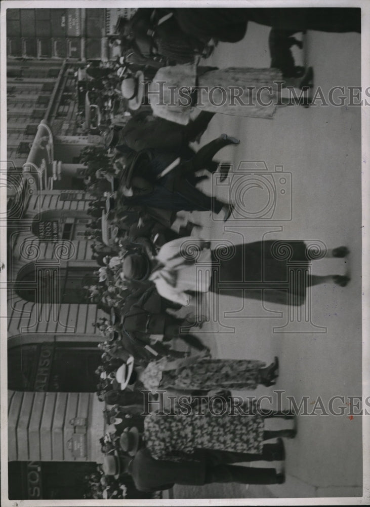 1936 Press Photo Police Charge Breaks Up Sunday Demonstration at Champs Elysees