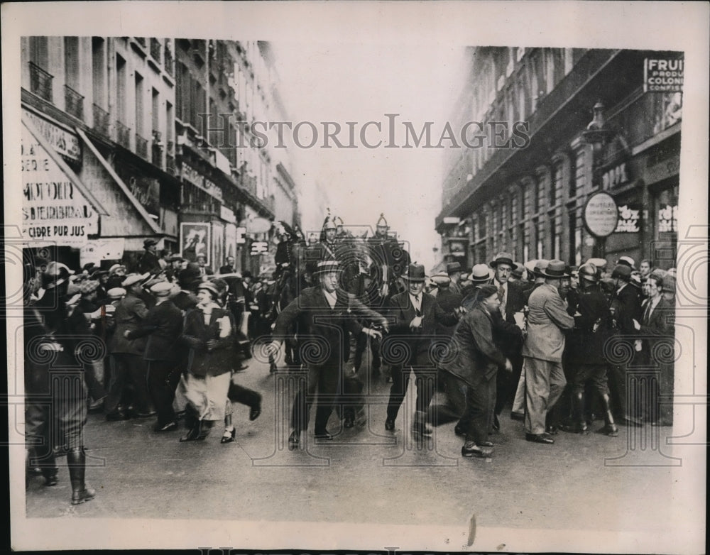 1935 Press Photo Paris Police Quell Demonstrations Against Salary Cuts