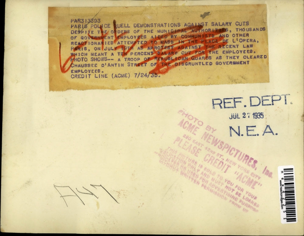 1935 Press Photo Paris Police Quell Demonstrations Against Salary Cuts