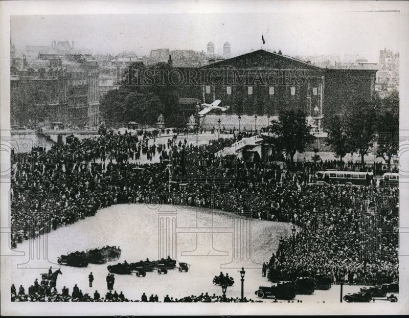 Load image into Gallery viewer, 1937 Press Photo Sergeant Paulham and Plane Near Miss in Bastille Day Parade
