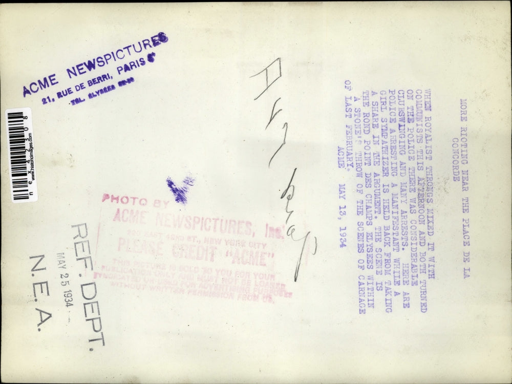 1934 Press Photo Police Make Arrest During Rioting Near Place De La Concorde