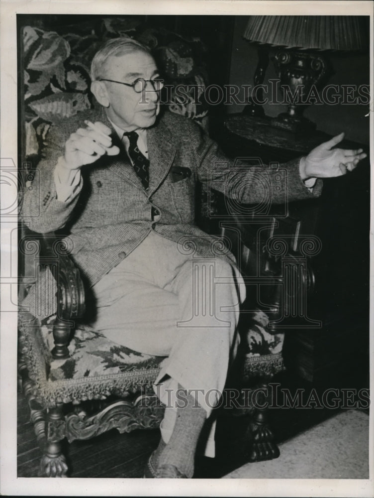 1940 Press Photo Author Booth Tarkinston Dictates to Elizabeth Trotter