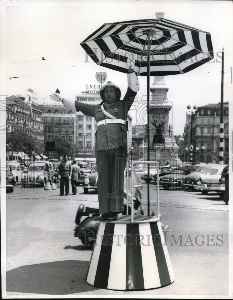 Load image into Gallery viewer, 1961 Press Photo Traffic Policeman from Lisbon's Hot Noonday Sun
