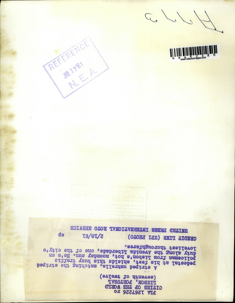 1961 Press Photo Traffic Policeman from Lisbon's Hot Noonday Sun