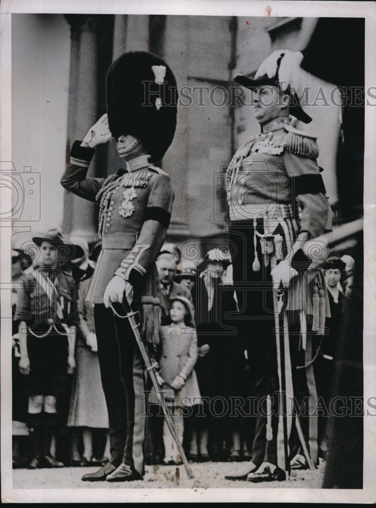 1936 Press Photo King Edward of England salute in Buckingham Palace