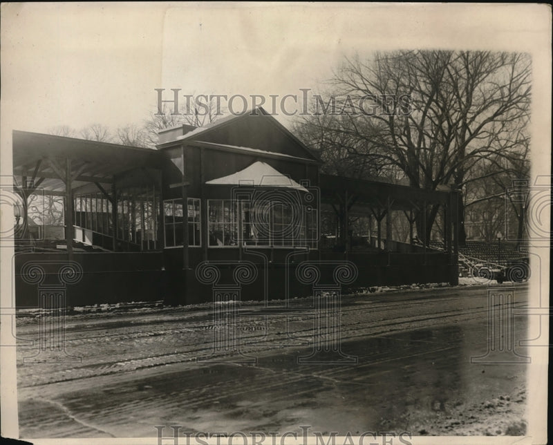 Load image into Gallery viewer, 1929 Press Photo The glass encloses stand in front of the White House
