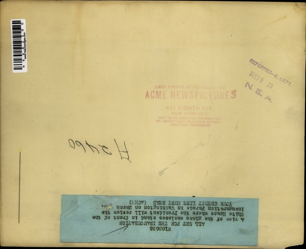 1929 Press Photo The glass encloses stand in front of the White House