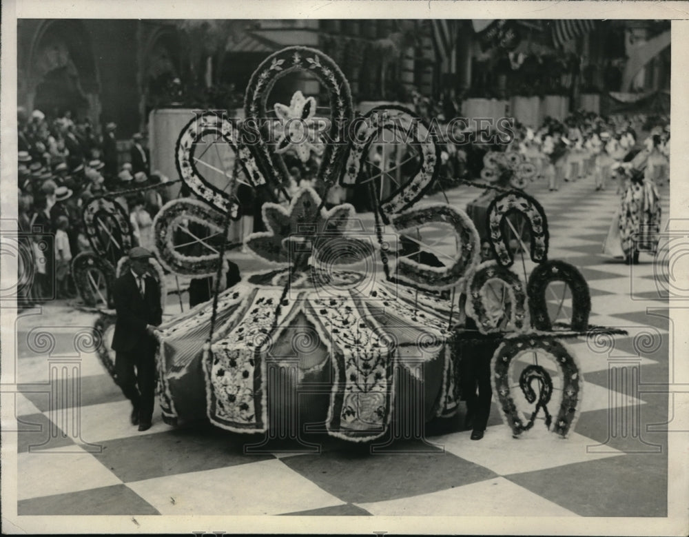1930 Press Photo Order of Moose National Convention Parade Float, Philadelphia