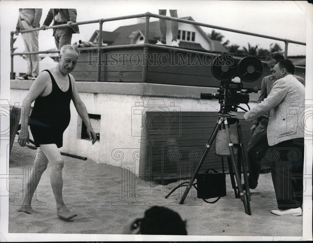 1938 Press Photo Former New York Mayor Alfred E. Smith, Florida Beach Vacation