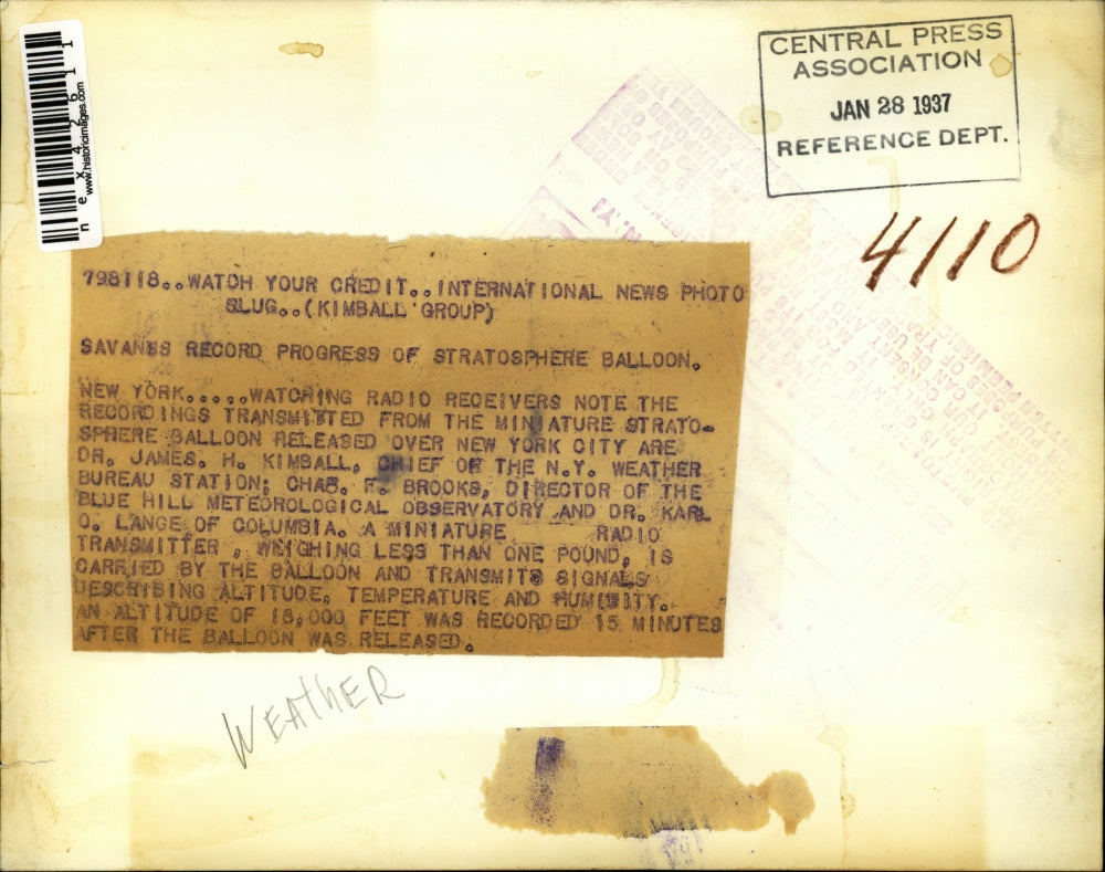 1937 Press Photo Meteorologists Record Stratosphere Balloon Progress at Radio