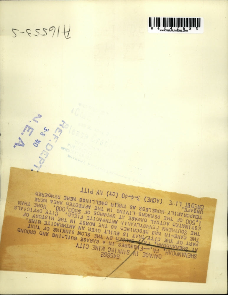 1940 Press Photo Cracked, Damaged Garage Building in Sinking Mine Shenandoah, PA