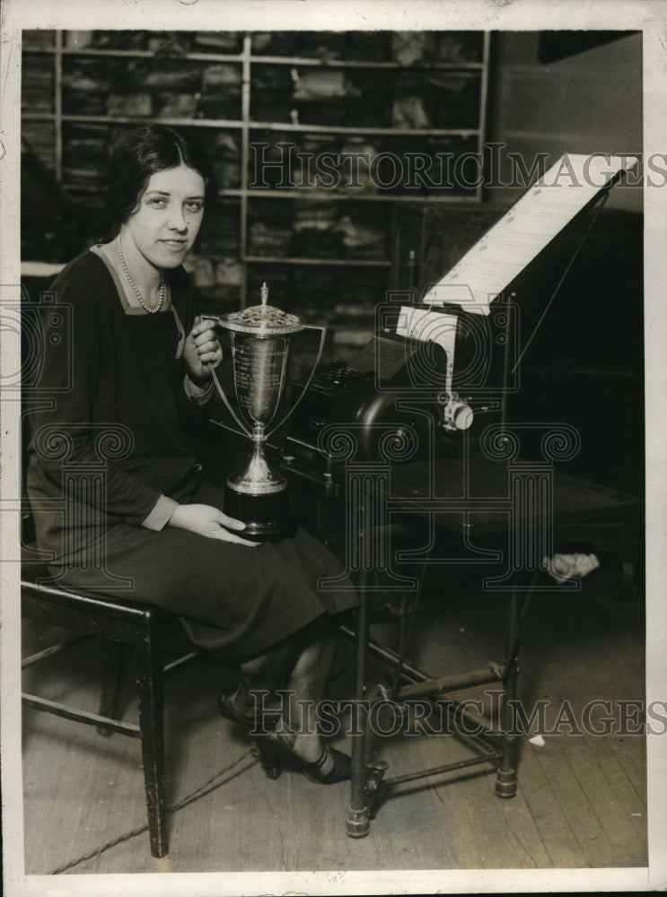 1929 Press Photo Christine Howarth, Champion Check Writer Contest Winner