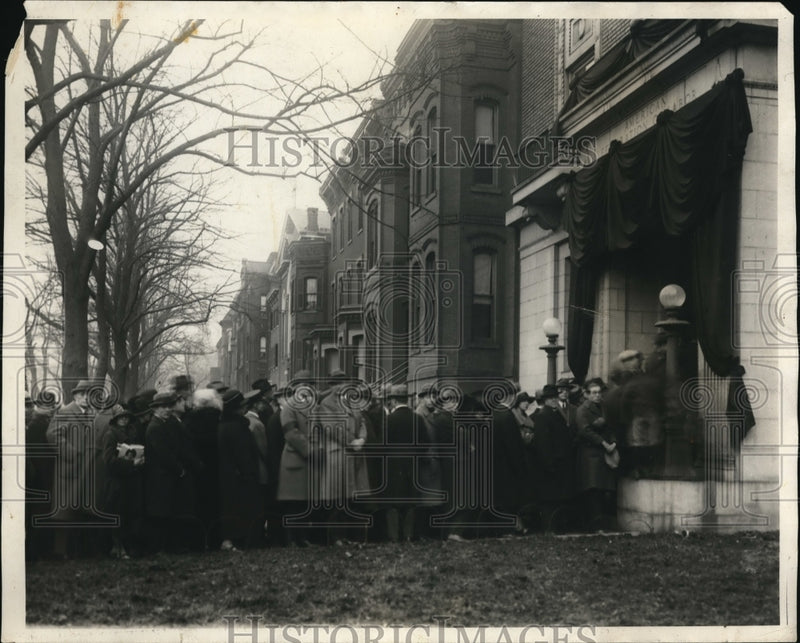 Load image into Gallery viewer, 1924 Press Photo Outside Ellis Hall - nex42809
