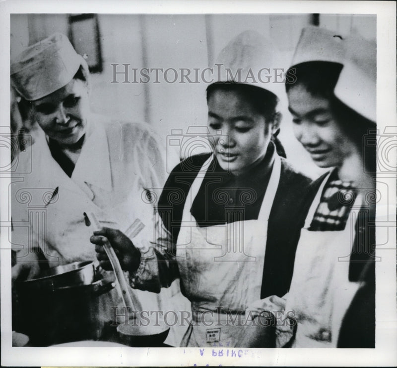 Load image into Gallery viewer, 1962 Press Photo Princess Bunmi Sisaleumeak of Laos
