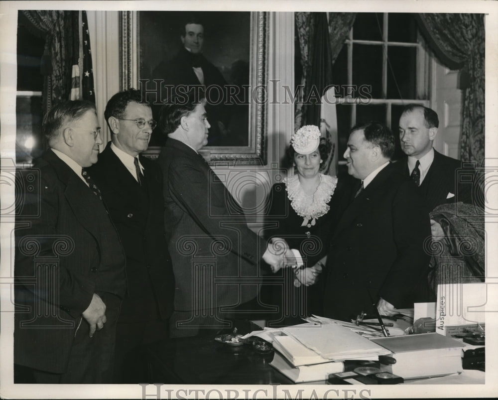 1940 Press Photo NYC CIO pres JL Lewis, MAyor La Guardia, AS Haywood