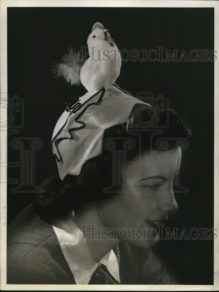 Load image into Gallery viewer, 1941 Press Photo Al McMillan designed hat
