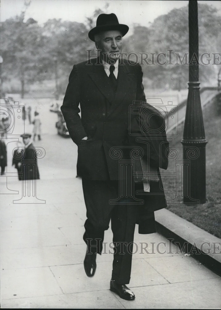 1938 Press Photo Sir John Simon, the Chancellor of the Exchequer, arriving at