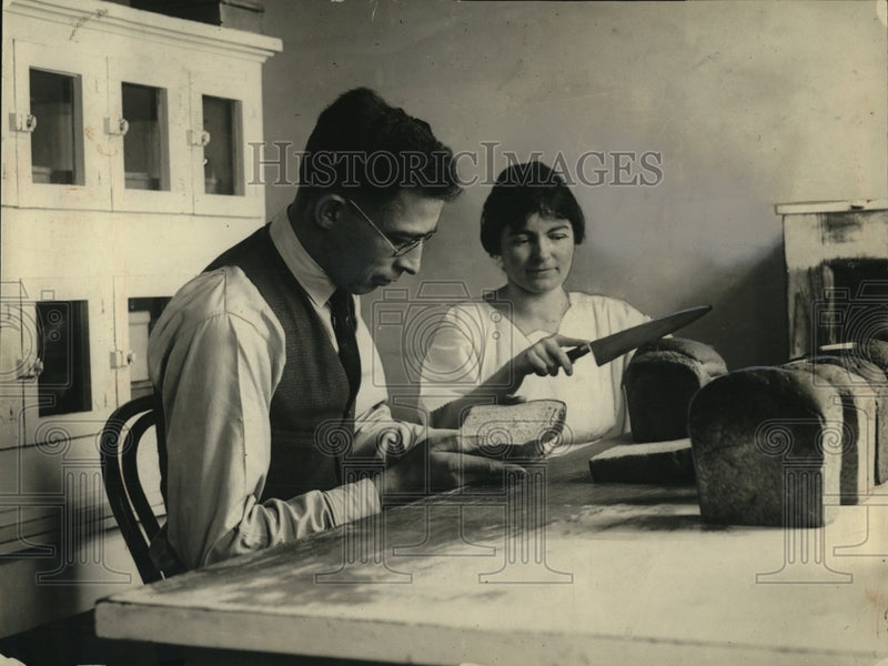 Load image into Gallery viewer, 1923 Press Photo J.H. Shollenberger, L.M. Alexander, U.S. Agriculture Department
