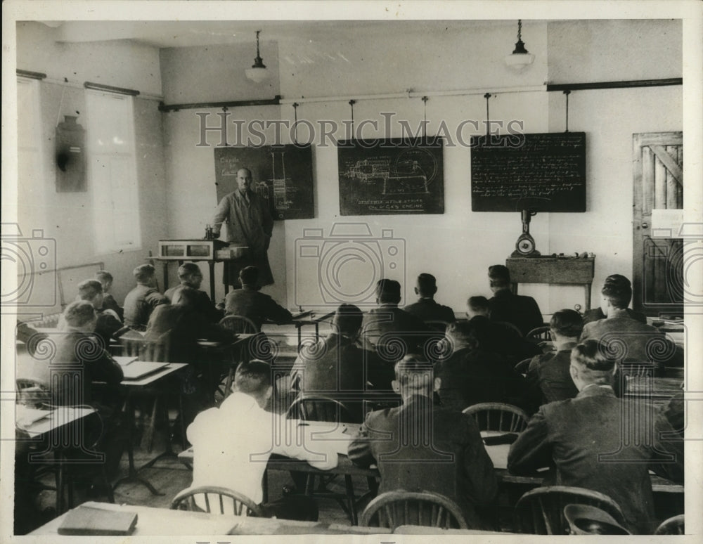 1930 Press Photo Royal Military College at Sandhurst cadets at class
