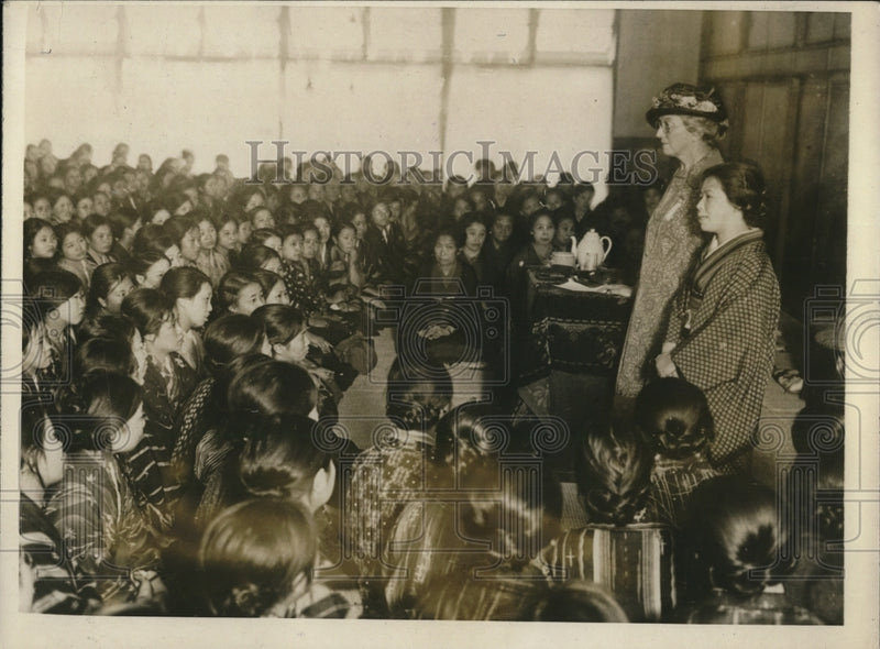 Load image into Gallery viewer, 1926 Press Photo Caroline Furness of Vassar College NY at a Toyko school
