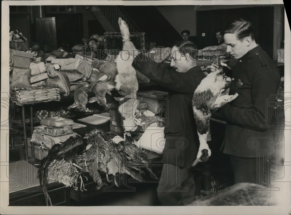 1926 Press Photo &quot;Derelicts&quot; after the Christmas rush at the General Post Office