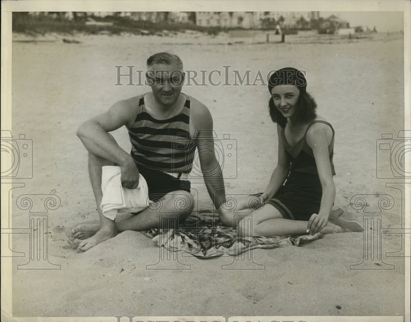 Load image into Gallery viewer, 1930 Press Photo Commander P.E. Singer and Miss Martha Wickshire, pictured at
