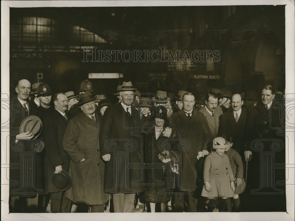 1928 Press Photo Sir John Simon leaves for India. Shown left to right: Colonel