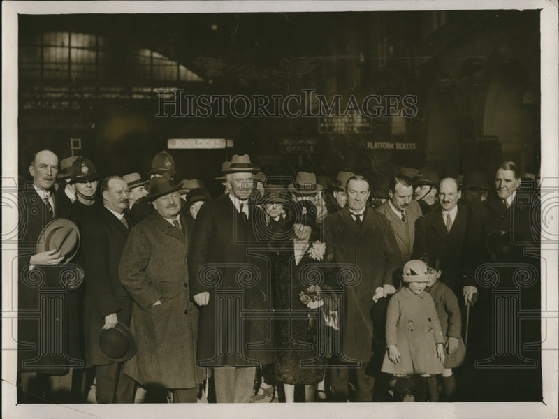 Load image into Gallery viewer, 1928 Press Photo Sir John Simon leaves for India. Shown left to right: Colonel
