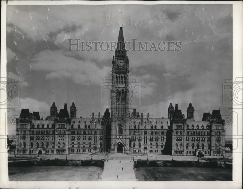 1943 Press Photo Ottowa Canada huge old building