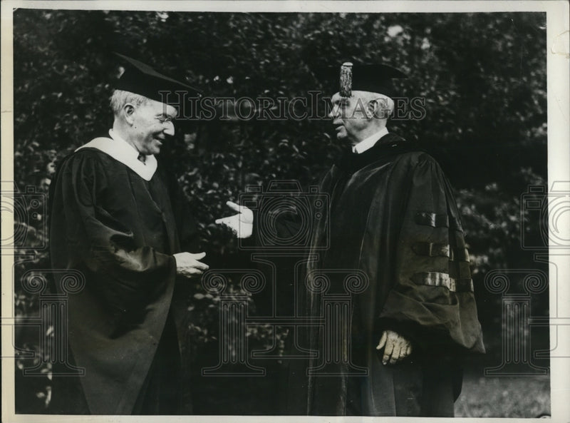 Load image into Gallery viewer, 1931 Press Photo John D. Rockefeller, oil magnate Rosenberger Medal Brown Univ.
